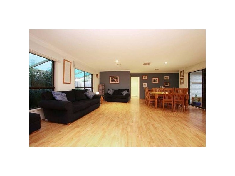 11 Moss Court, Rowville VIC 3178