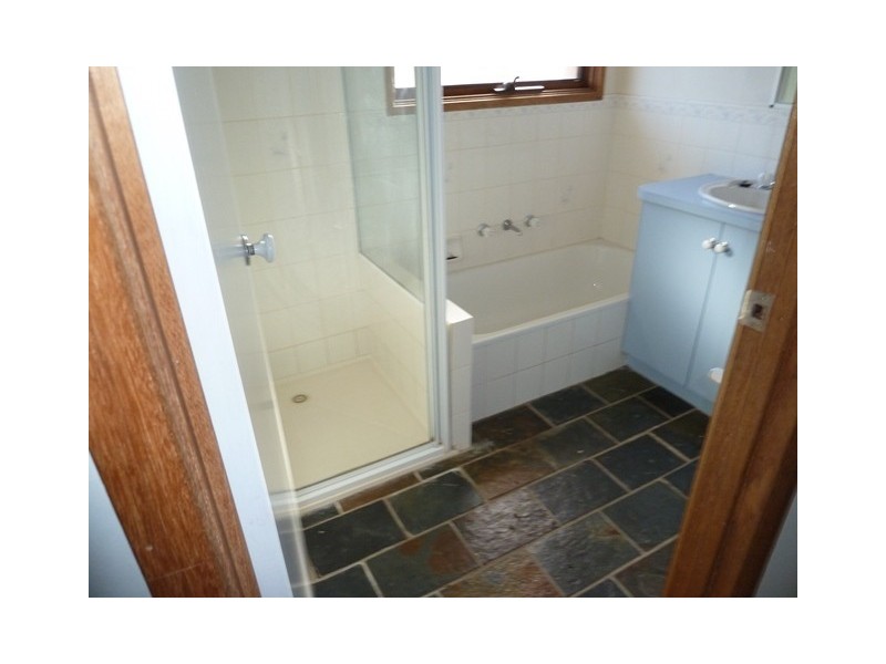 1 Leah Court, Rowville VIC 3178