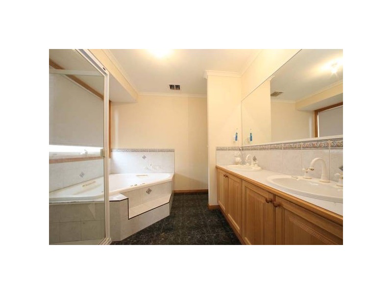 10 Palm Court, Lysterfield VIC 3156