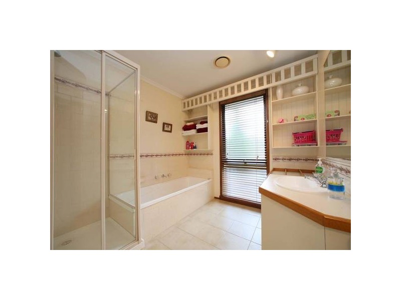 345 Dandelion Drive, Rowville VIC 3178