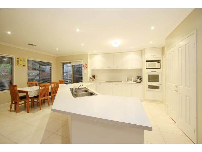 6 Grenfell Place, Lysterfield VIC 3156