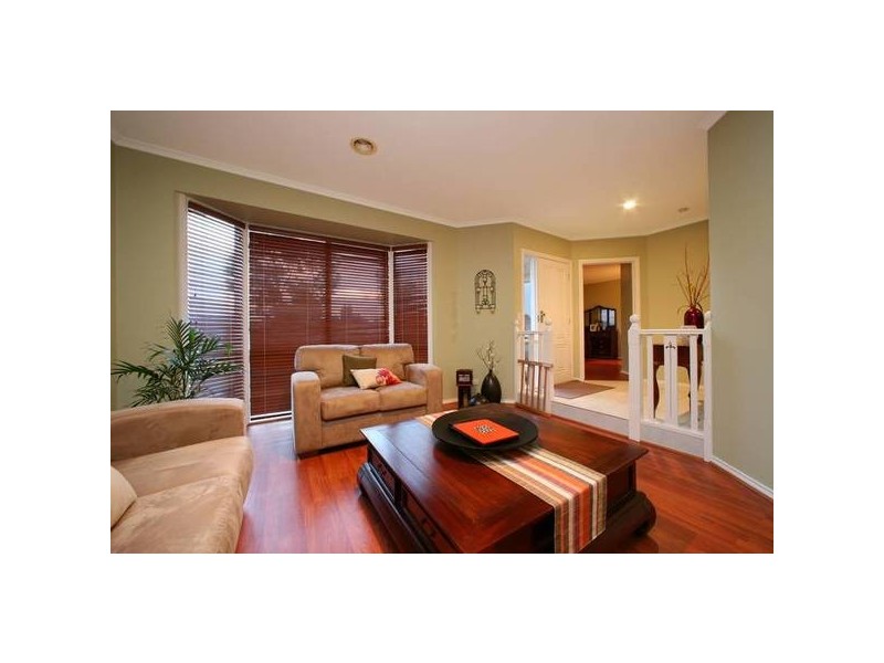 8 Manhatten Terrace, Rowville VIC 3178