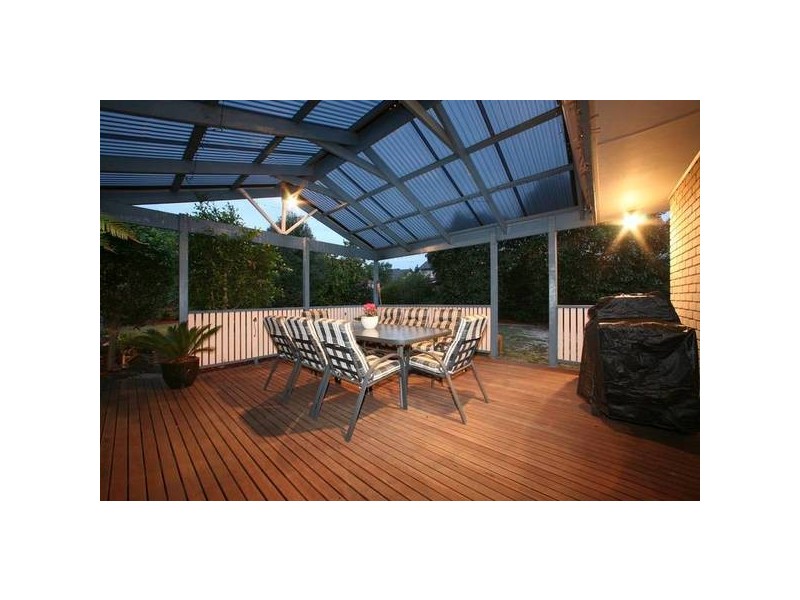8 Manhatten Terrace, Rowville VIC 3178