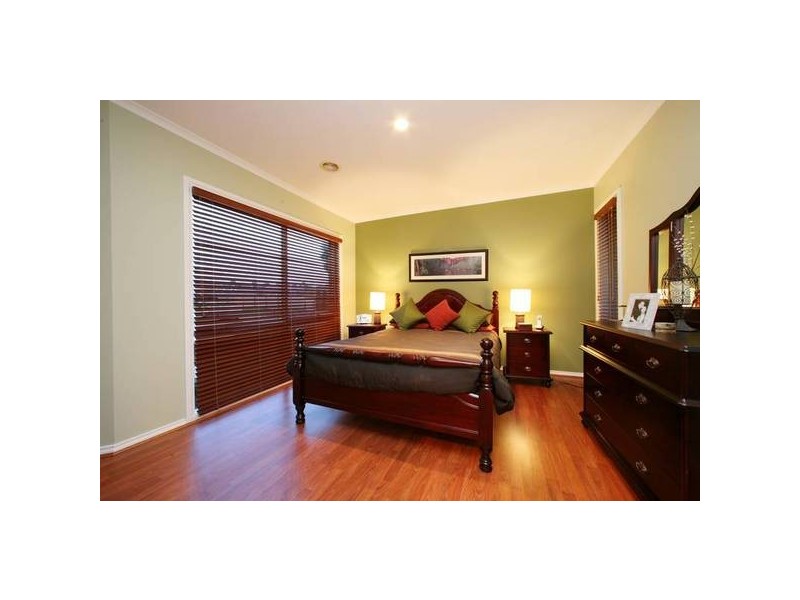 8 Manhatten Terrace, Rowville VIC 3178