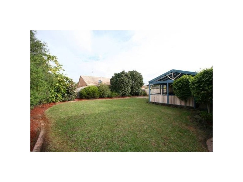 8 Manhatten Terrace, Rowville VIC 3178