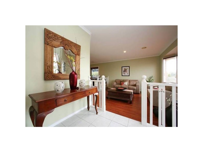 8 Manhatten Terrace, Rowville VIC 3178