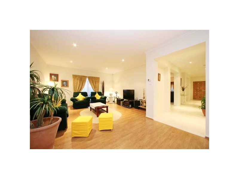 11 Langhorne Crescent, Rowville VIC 3178