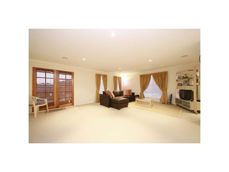 11 Langhorne Crescent, Rowville VIC 3178