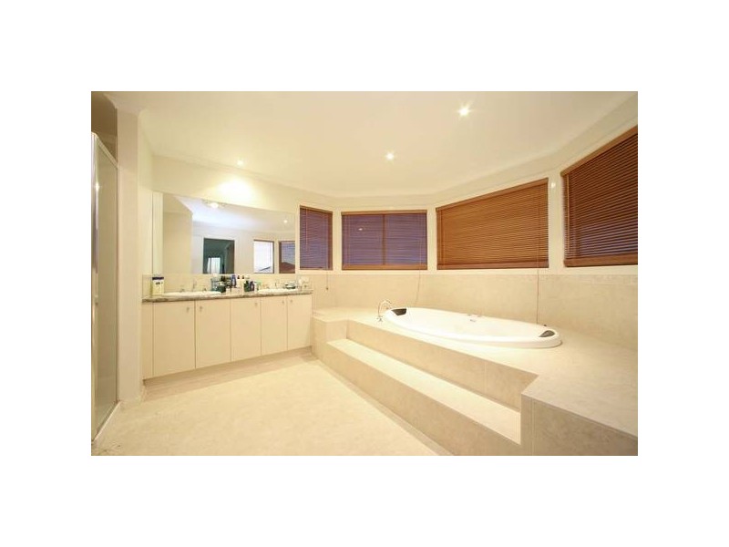 11 Langhorne Crescent, Rowville VIC 3178