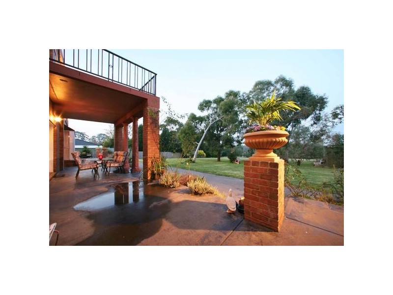 326 Hallam North Road, Lysterfield South VIC 3156