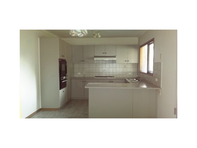 33 Spruce Drive, Rowville VIC 3178