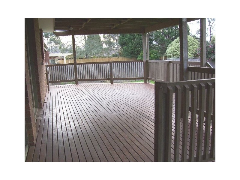 33 Spruce Drive, Rowville VIC 3178