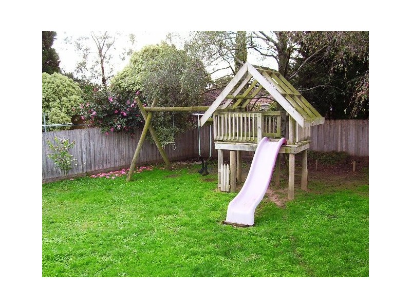 33 Spruce Drive, Rowville VIC 3178