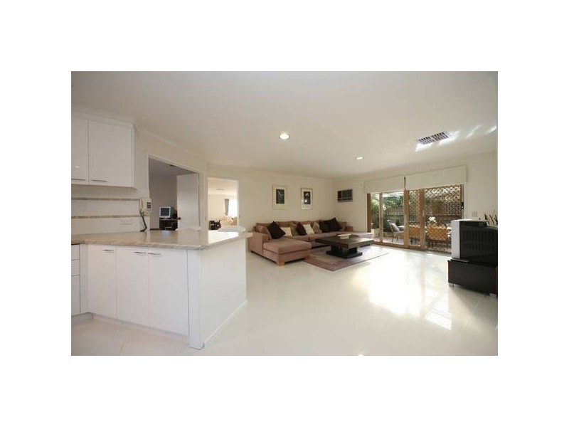 325 Dandelion Drive, Rowville VIC 3178