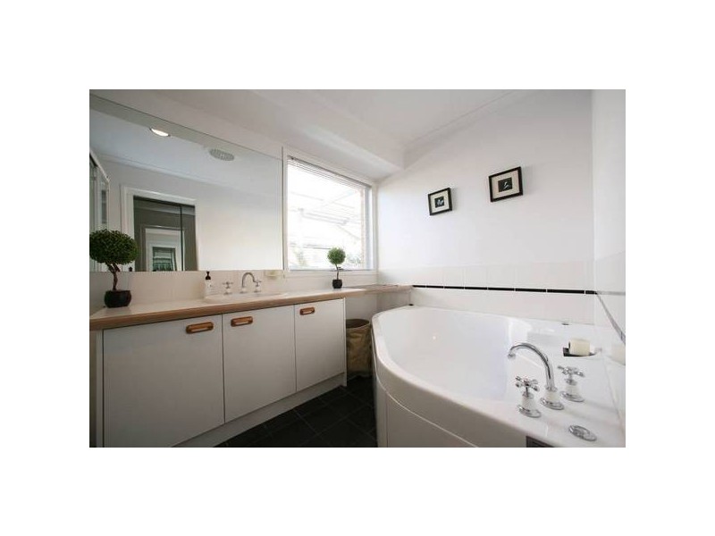 325 Dandelion Drive, Rowville VIC 3178