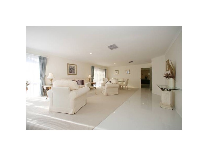 325 Dandelion Drive, Rowville VIC 3178