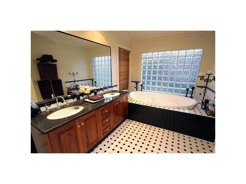 6 Crossley Court, Lysterfield VIC 3156