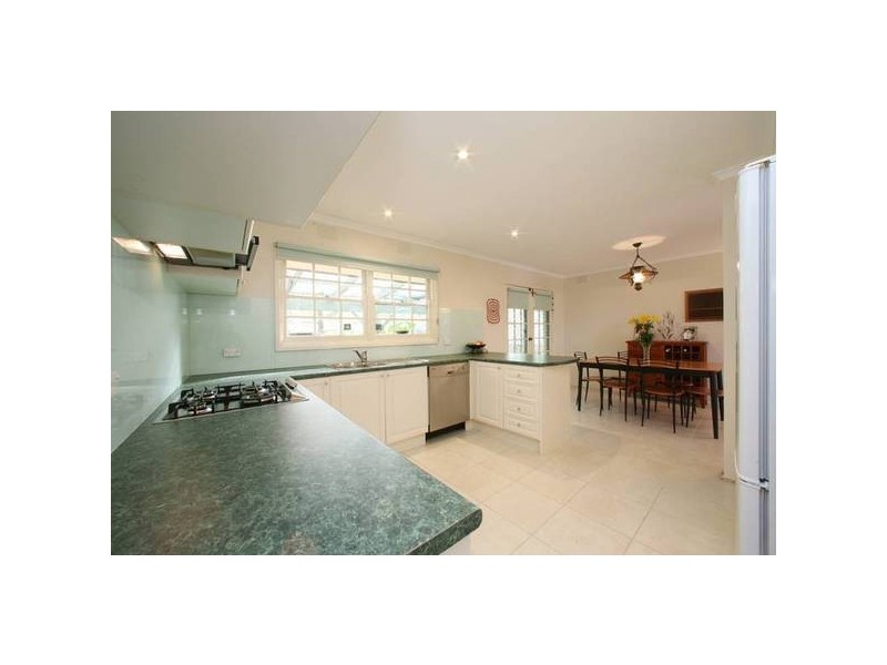 6 Bromley Close, Ferntree Gully VIC 3156
