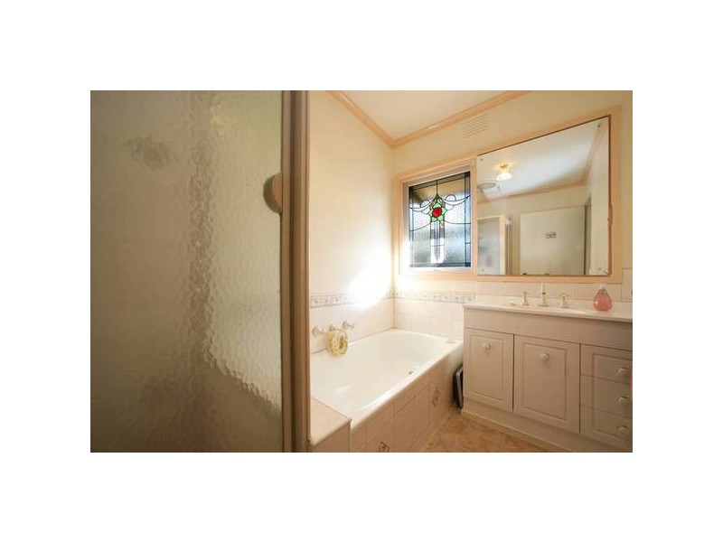 6 Bromley Close, Ferntree Gully VIC 3156