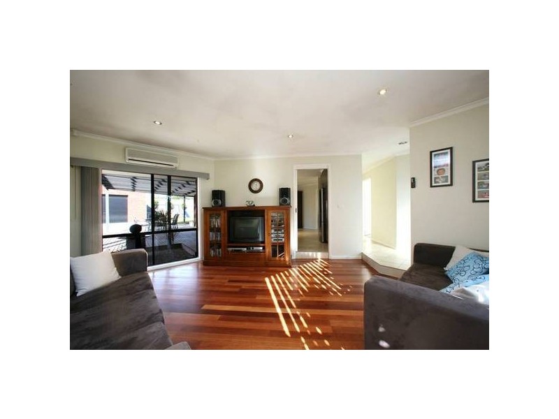 35 Balladonia Road, Rowville VIC 3178