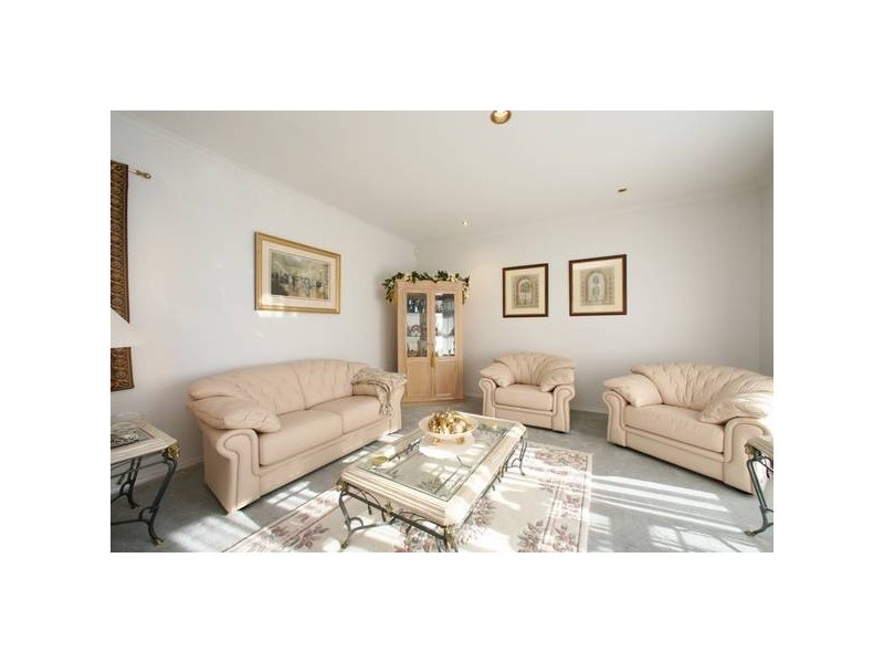 25 Airedale Way, Rowville VIC 3178