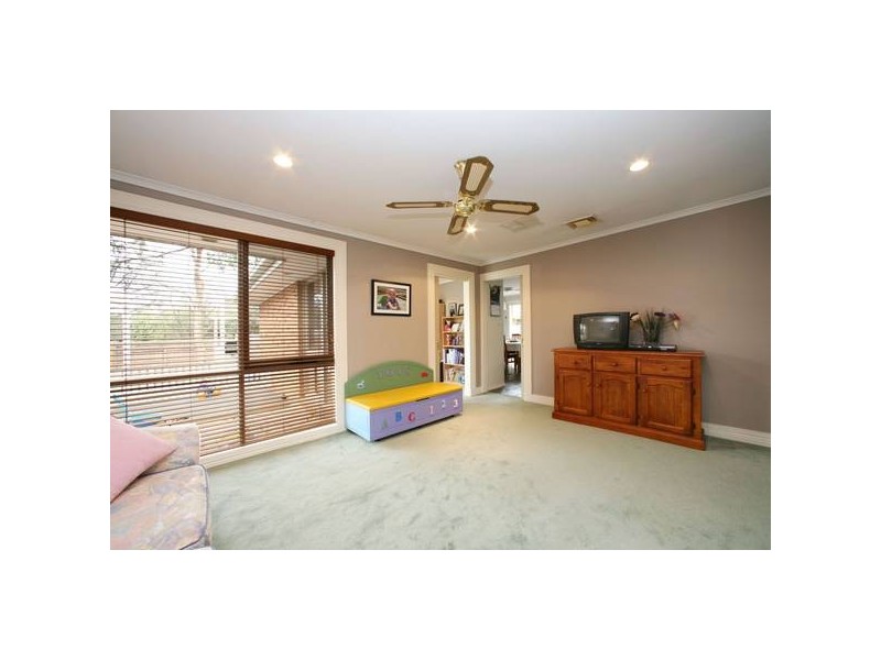 15 Hancock Drive, Ferntree Gully VIC 3156