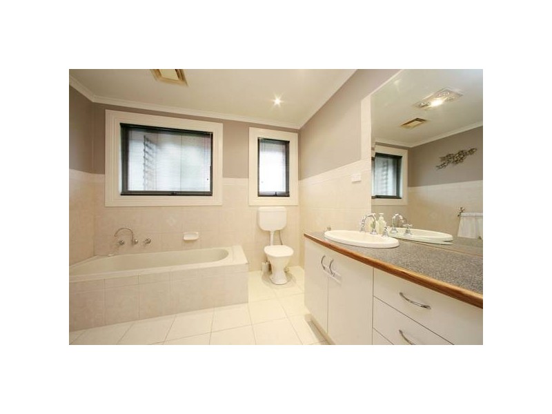 15 Hancock Drive, Ferntree Gully VIC 3156