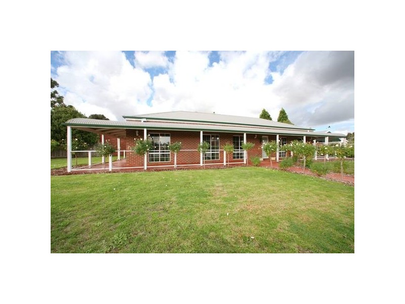 17 Westminster Drive, Rowville VIC 3178