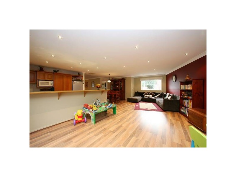 17 Westminster Drive, Rowville VIC 3178