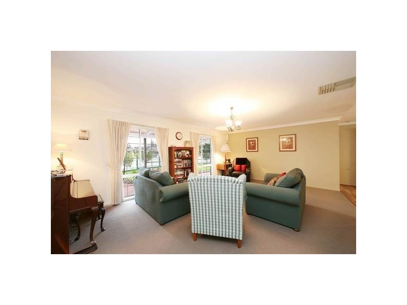 17 Westminster Drive, Rowville VIC 3178