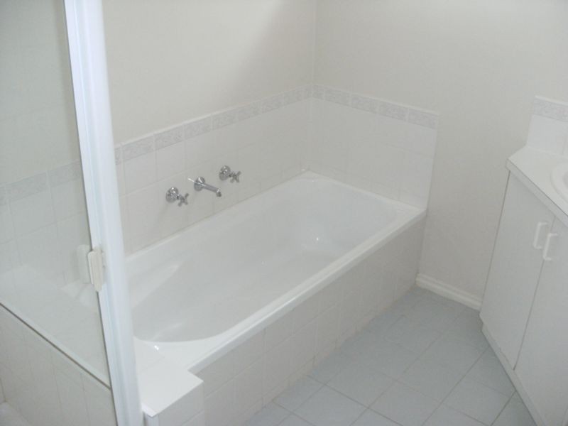 2/22 Fonteyn Drive, Wantirna VIC 3152