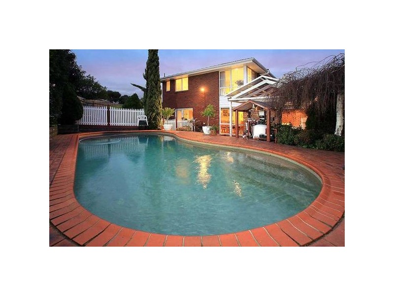 8 Everglades Court, Rowville VIC 3178