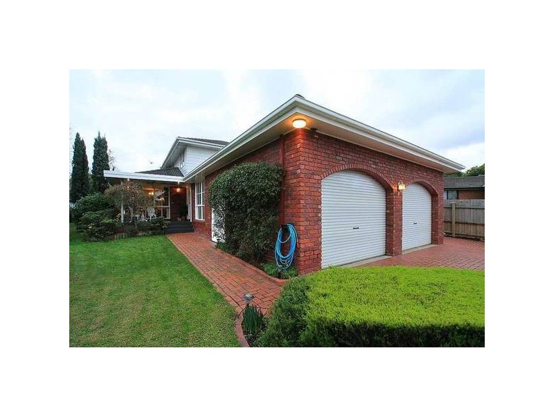 8 Everglades Court, Rowville VIC 3178