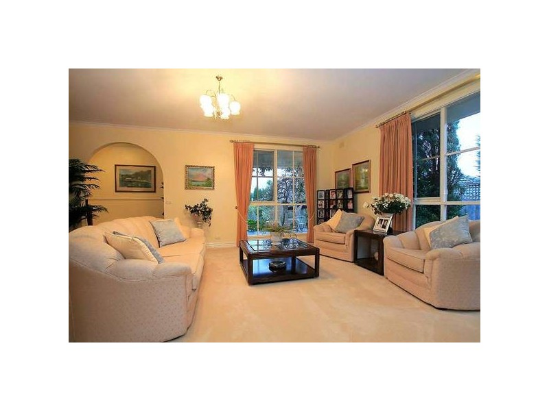 8 Everglades Court, Rowville VIC 3178