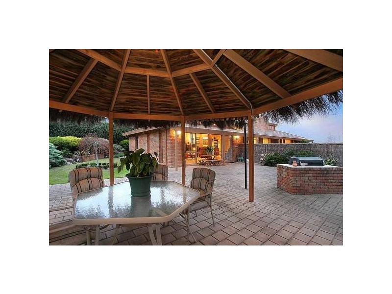 12 Parkside Boulevard, Lysterfield South VIC 3156