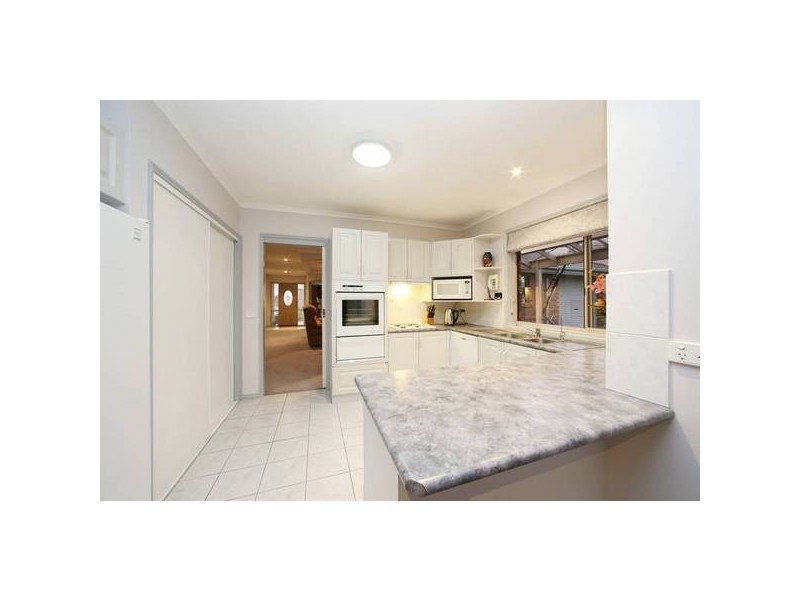 6 Silverdale Close, Rowville VIC 3178