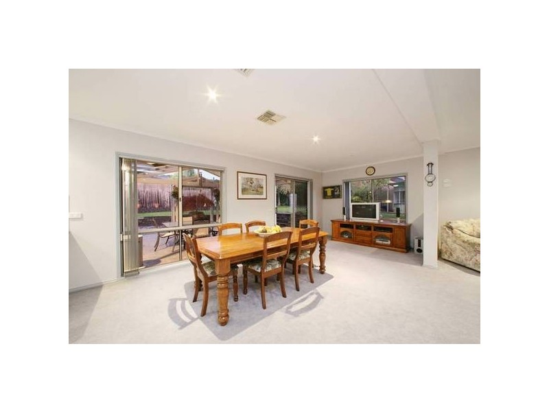 6 Silverdale Close, Rowville VIC 3178