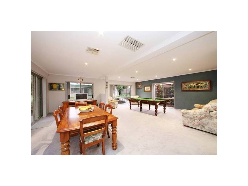 6 Silverdale Close, Rowville VIC 3178