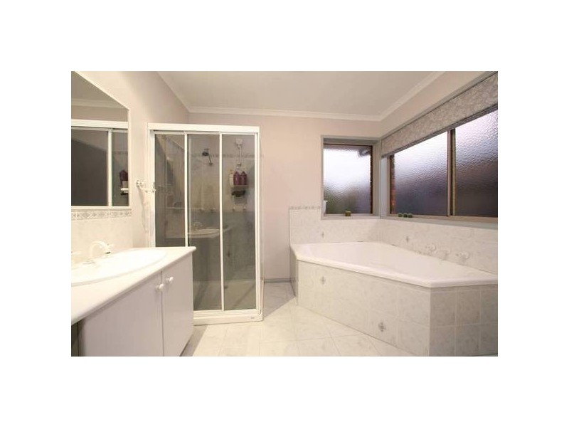 6 Silverdale Close, Rowville VIC 3178