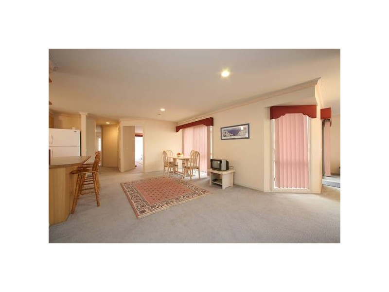 41 Fairway Drive, Rowville VIC 3178