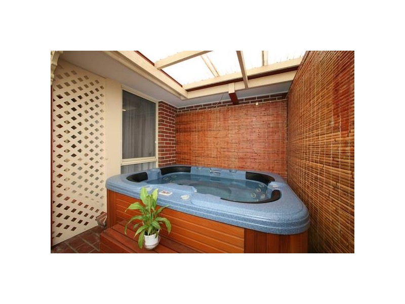 41 Fairway Drive, Rowville VIC 3178