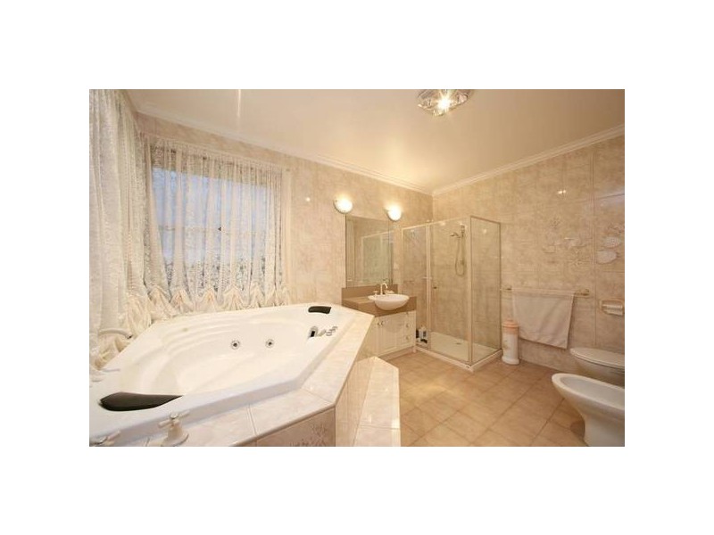 8 Palmerston Road, Lysterfield VIC 3156