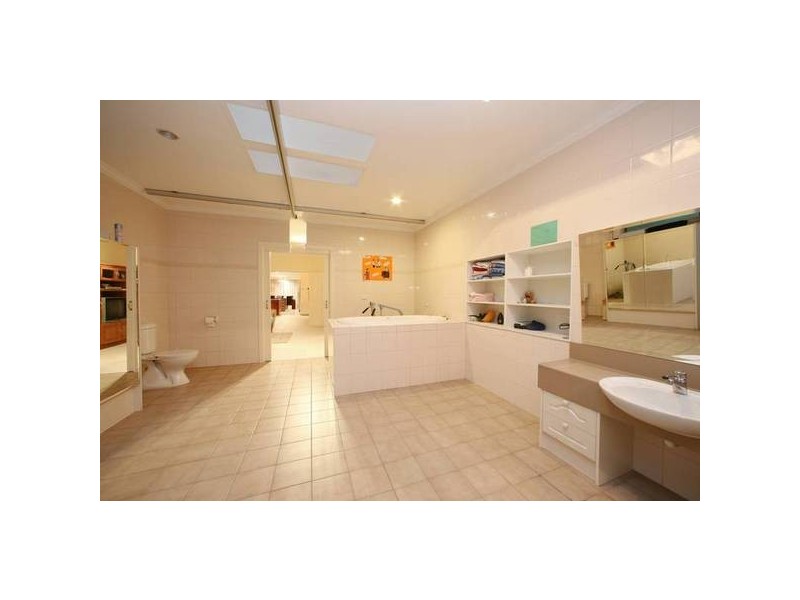 8 Palmerston Road, Lysterfield VIC 3156