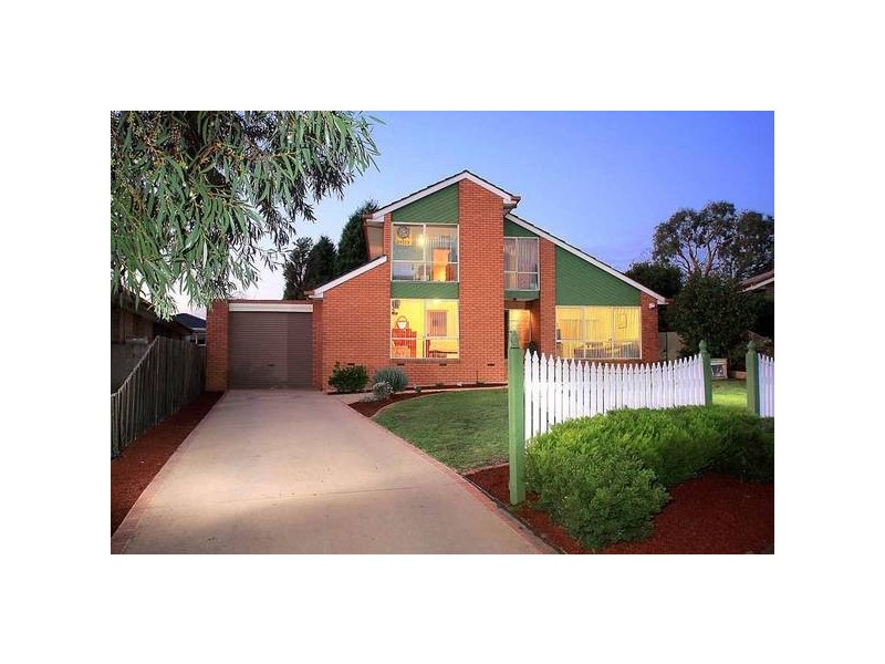 18 Metcalf Crescent, Rowville VIC 3178