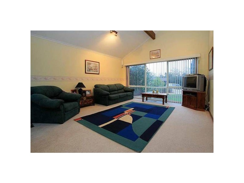 18 Metcalf Crescent, Rowville VIC 3178