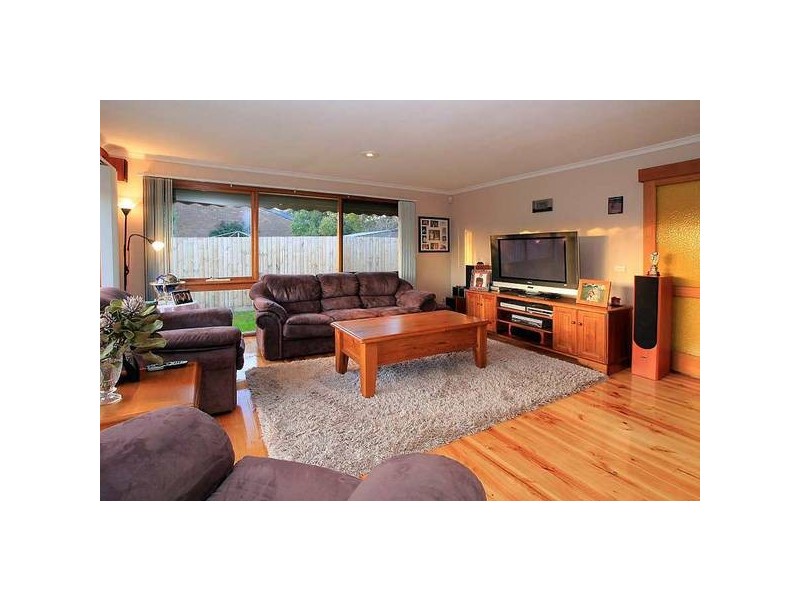 18 Metcalf Crescent, Rowville VIC 3178