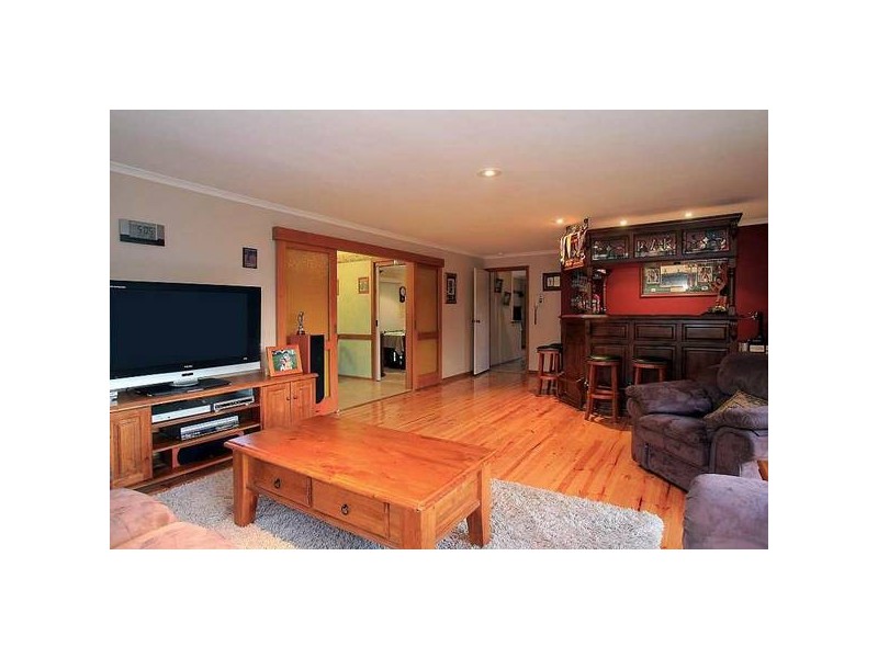 18 Metcalf Crescent, Rowville VIC 3178