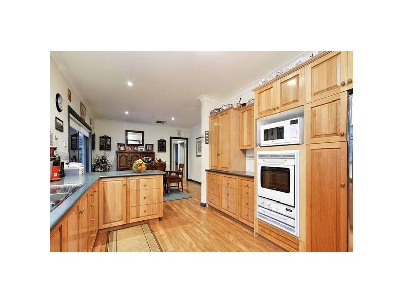 1 Cloverdale Lane, Lysterfield South VIC 3156