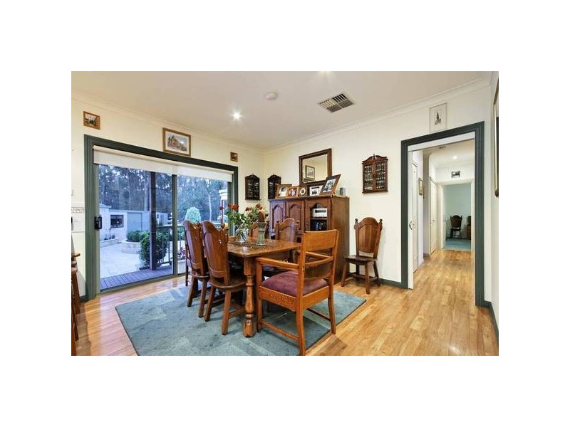 1 Cloverdale Lane, Lysterfield South VIC 3156