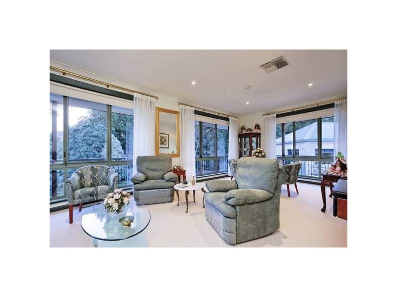 1 Cloverdale Lane, Lysterfield South VIC 3156